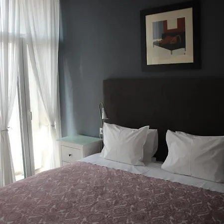 Pinho Apartments, And ゲストハウス 2*