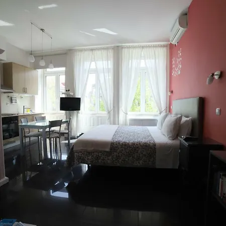Pinho Apartments, And ゲストハウス 2*