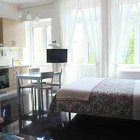 ゲストハウス Pinho Apartments, And