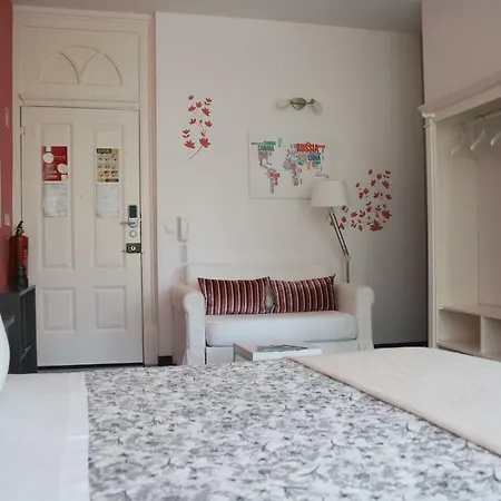Guest house Pinho Apartments, And